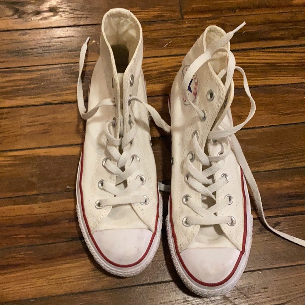 White gently used converse sneakers.